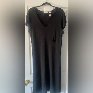 Short-sleeve black dress